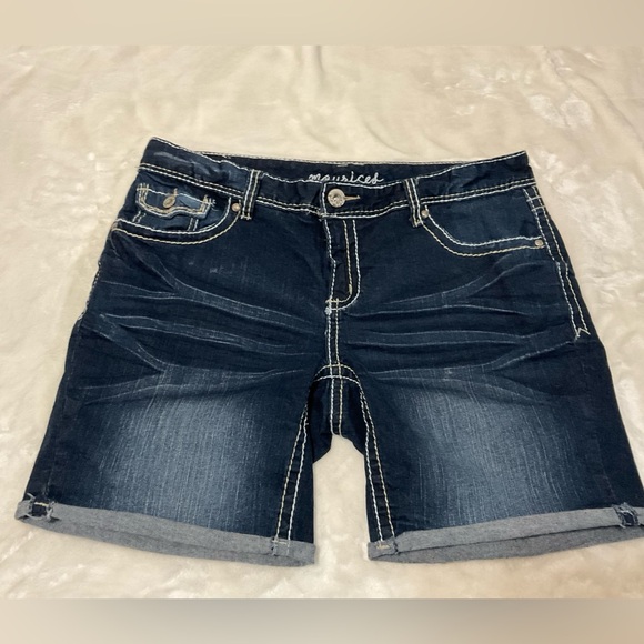 Maurices Pants - ✨3/$20✨ Maurices Dark Indigo Bermuda Cuffed Jean Shorts size 16